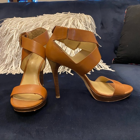 Heels - Picture 1 of 3